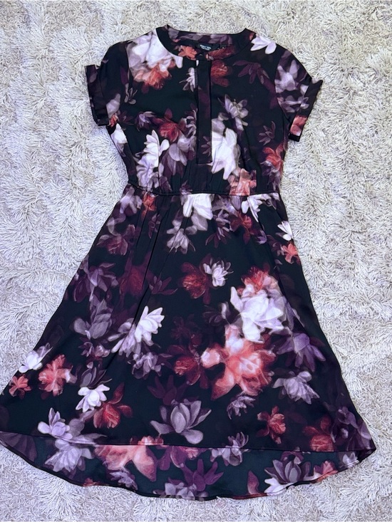 Simply Vera Vera Wang Dresses & Skirts - Simply Vera Vera Wang Floral High Low Midi Dress Small Short Sleeve Black
